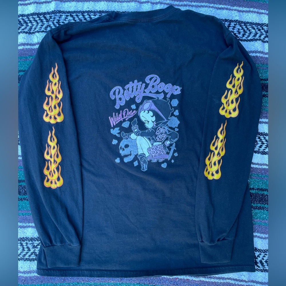 BIKER BETTY LONG SLEEVE SHIRT WITH FLAMES BETTY BOOP SIZE LARGE